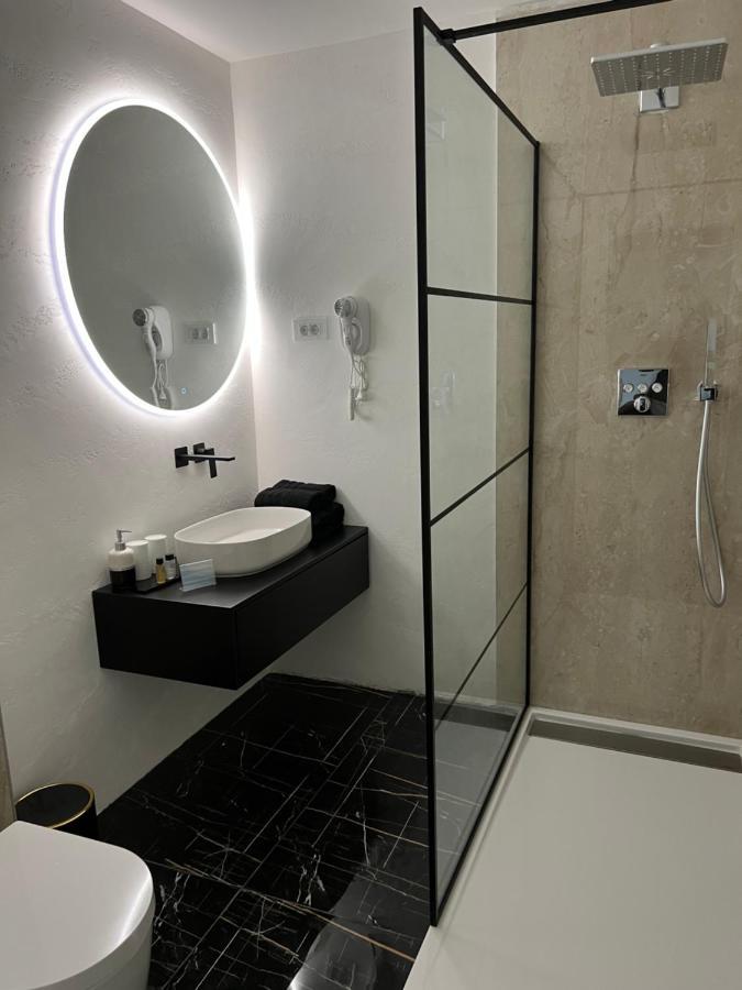 Madamik Apartments Bijela Bagian luar foto