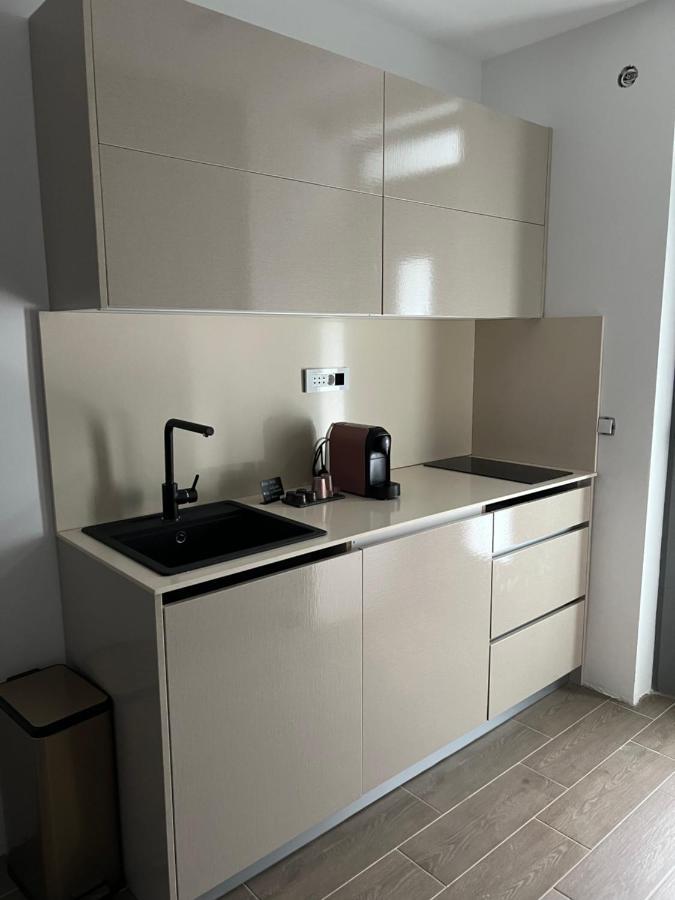 Madamik Apartments Bijela Bagian luar foto