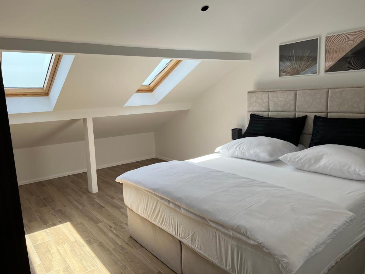 Madamik Apartments Bijela Bagian luar foto