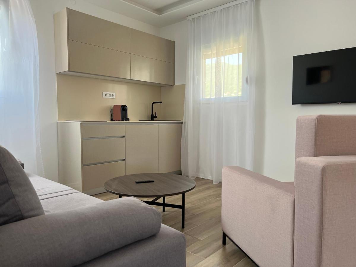 Madamik Apartments Bijela Bagian luar foto
