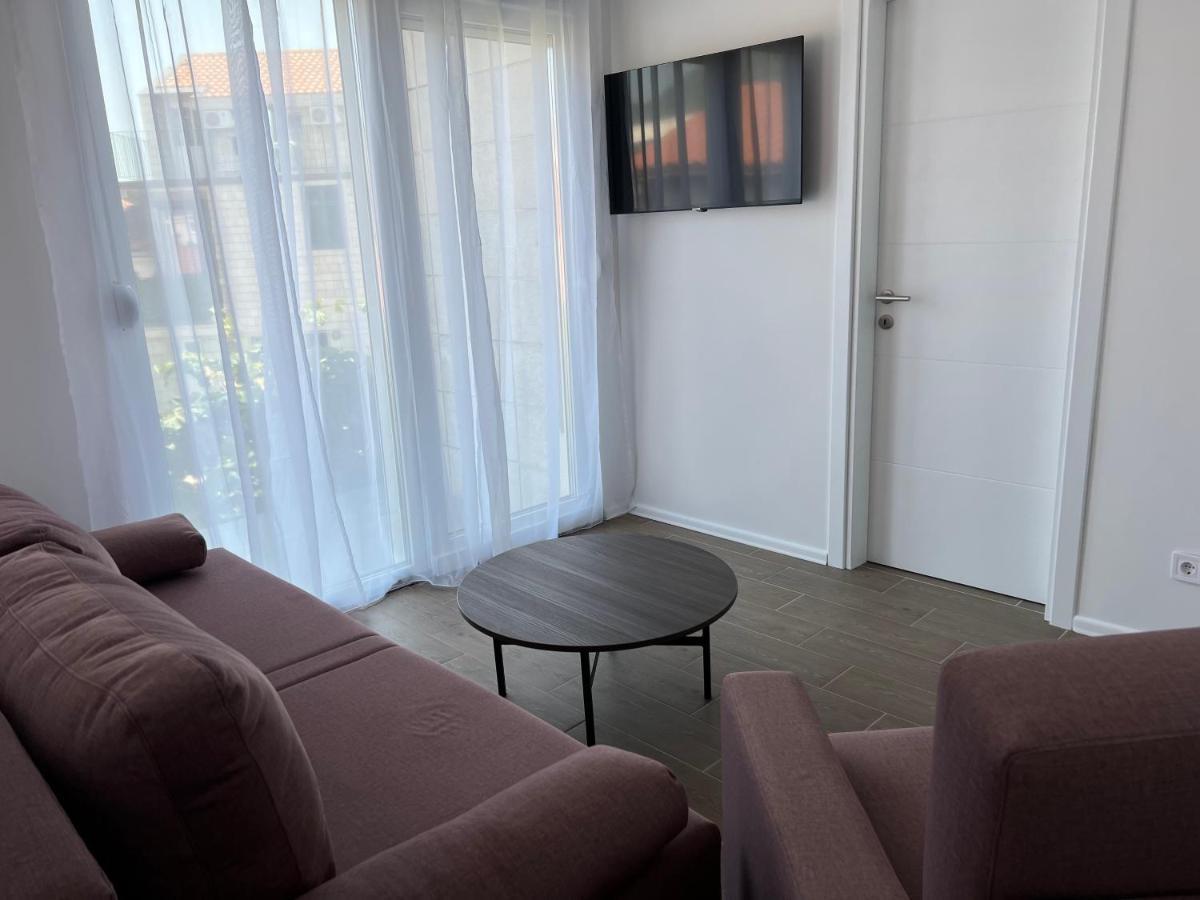 Madamik Apartments Bijela Bagian luar foto