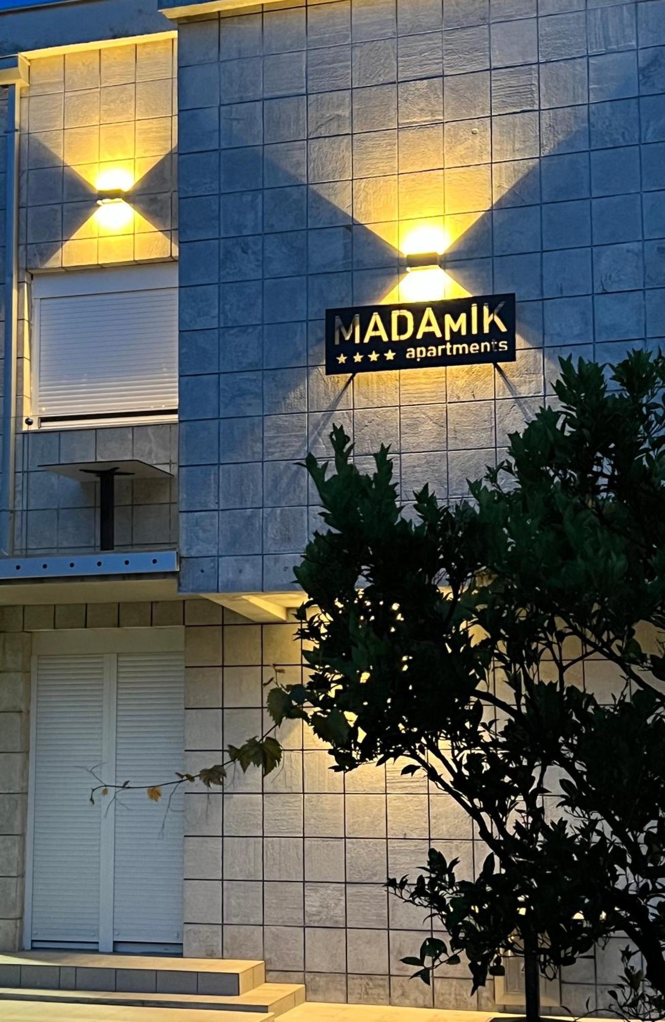 Madamik Apartments Bijela Bagian luar foto